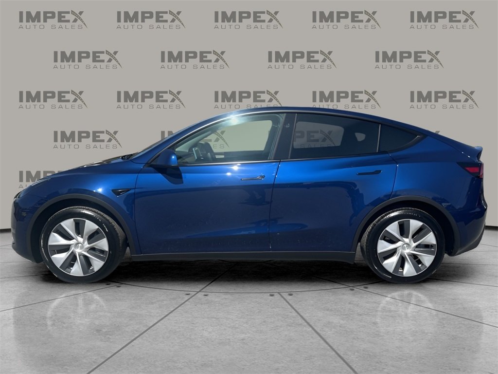 2024 Tesla Model Y Standard Range photo 2