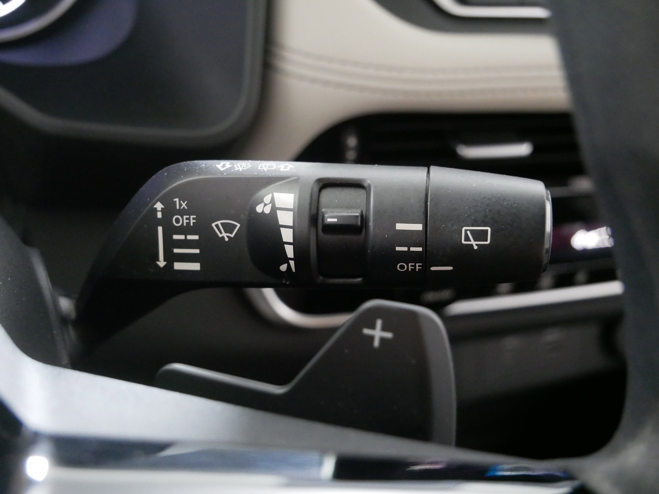 2023 Nissan Rogue SV photo 30
