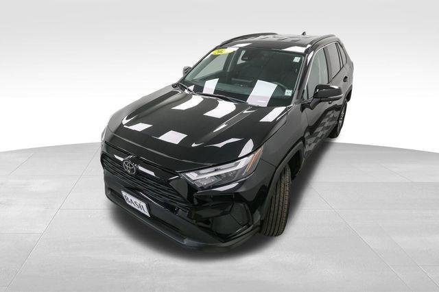 2025 Toyota RAV4 XLE photo 6