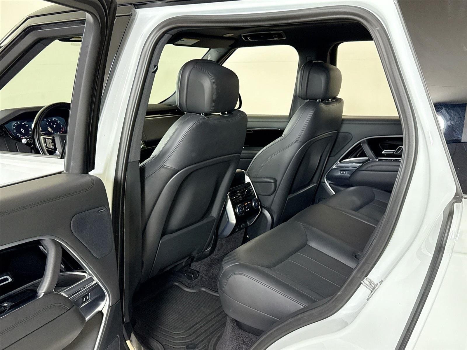 2023 Land Rover Range Rover SE photo 22