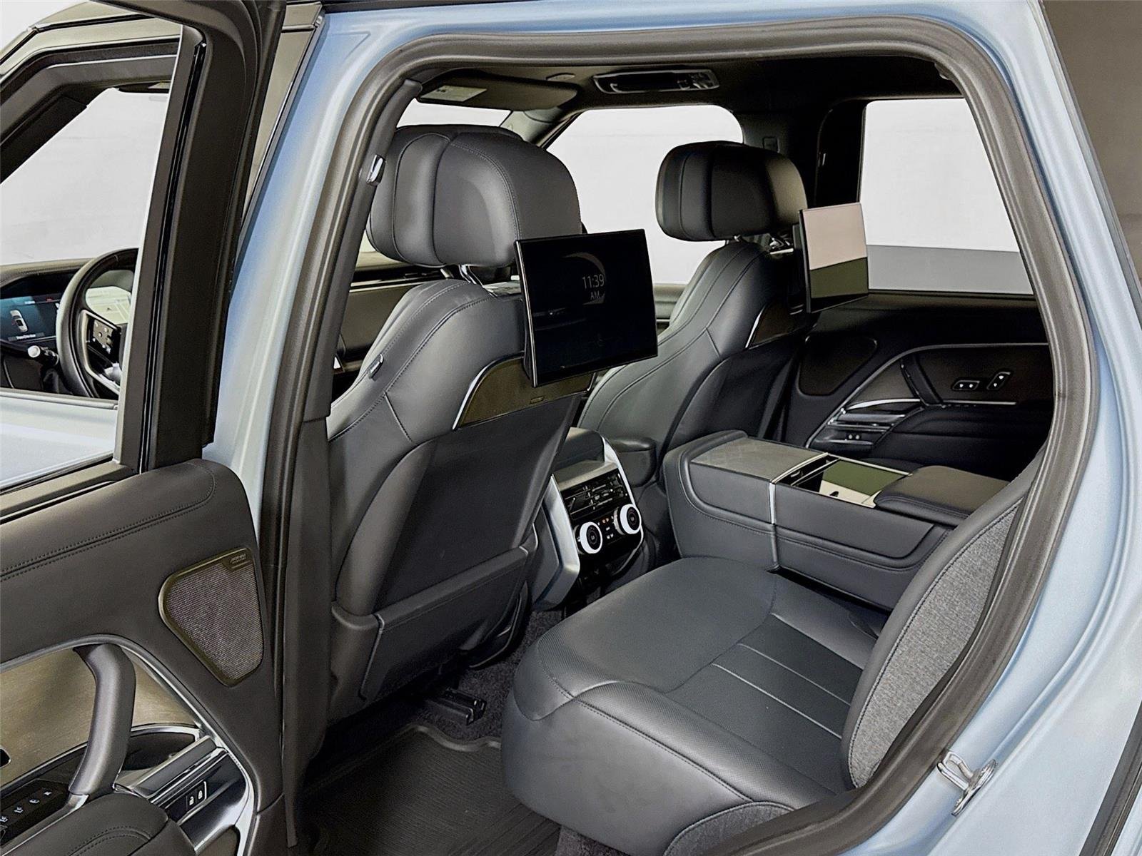 2023 Land Rover Range Rover SV photo 20