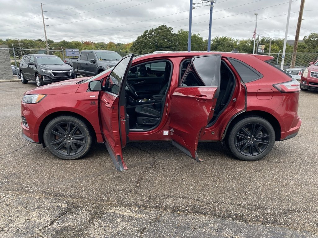 2022 Ford Edge ST photo 3