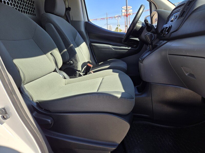 2017 Nissan NV200 SV photo 12