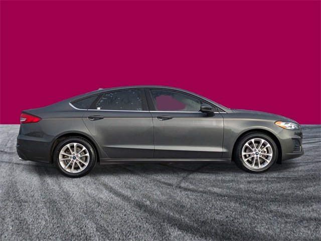 2020 Ford Fusion SE photo 2