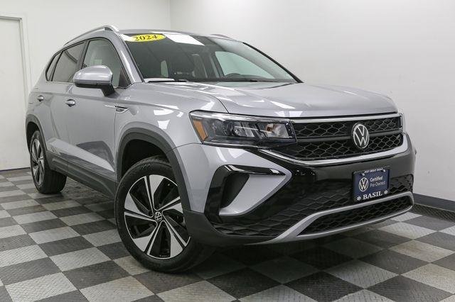 2024 Volkswagen Taos SE photo 2
