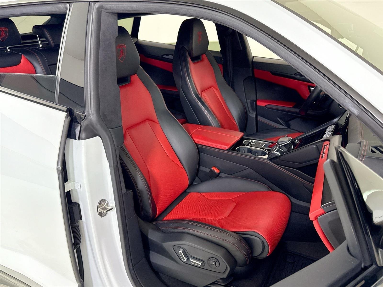 2021 Lamborghini Urus photo 28