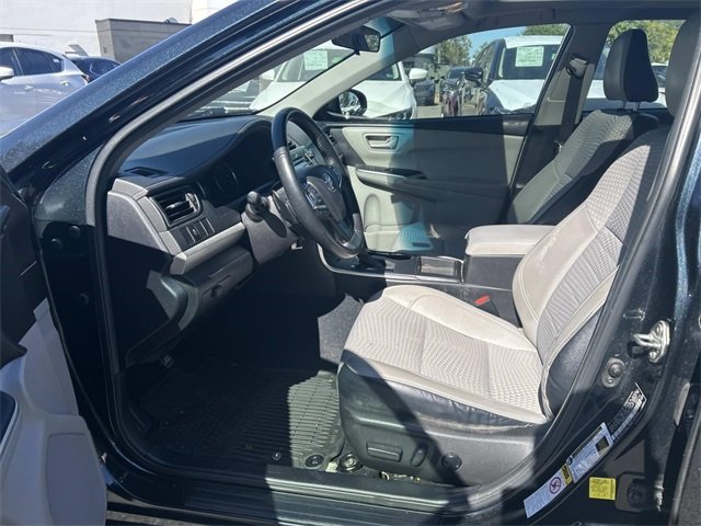 2015 Toyota Camry LE photo 3