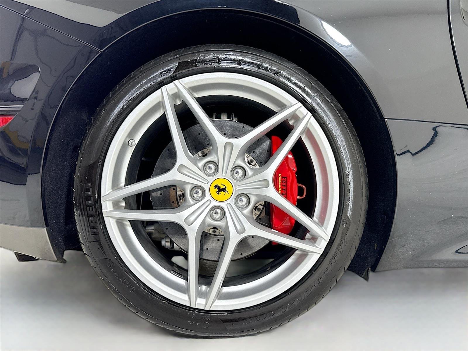 2018 Ferrari California T photo 32