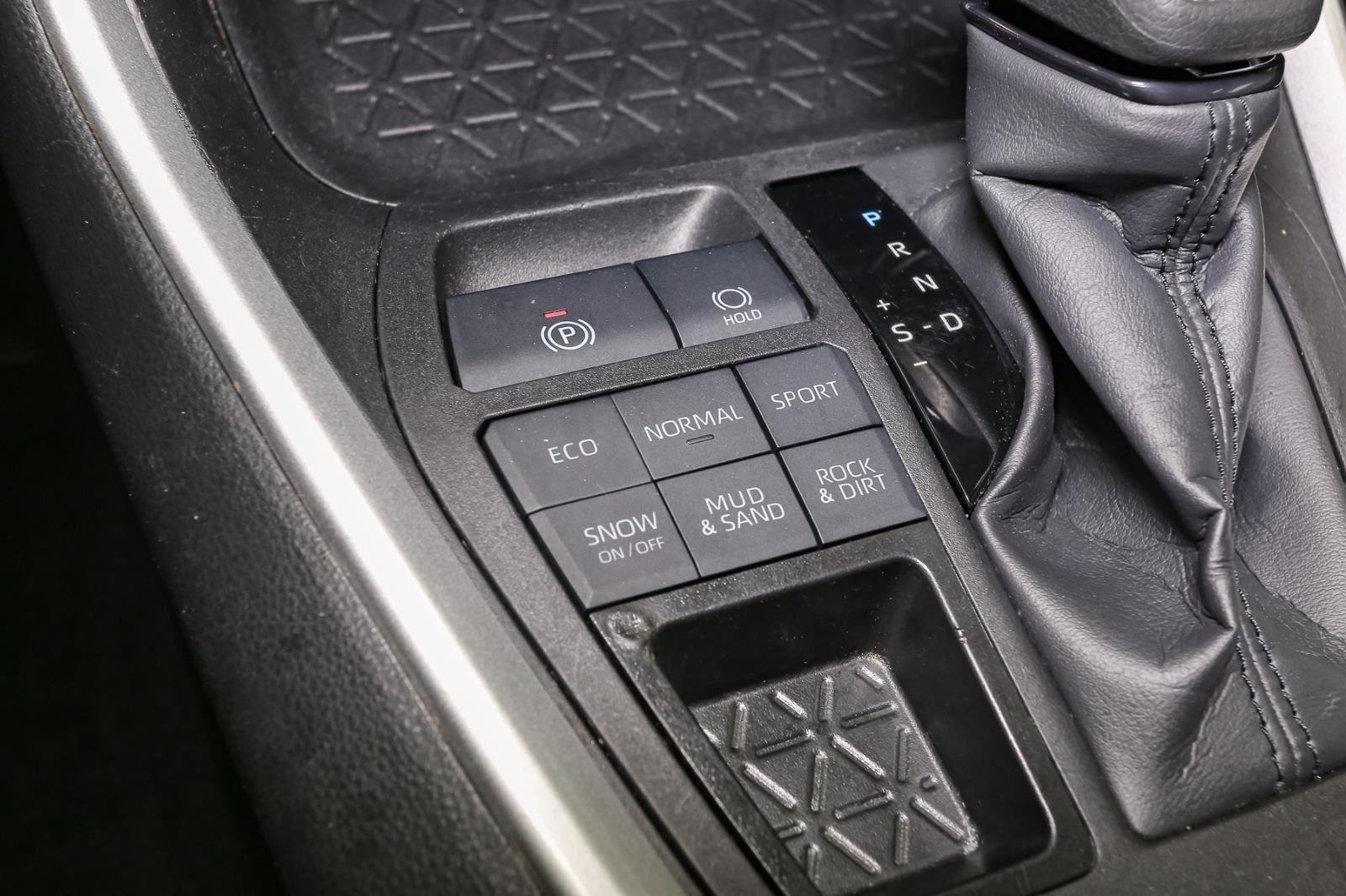 2024 Toyota RAV4 XLE photo 27