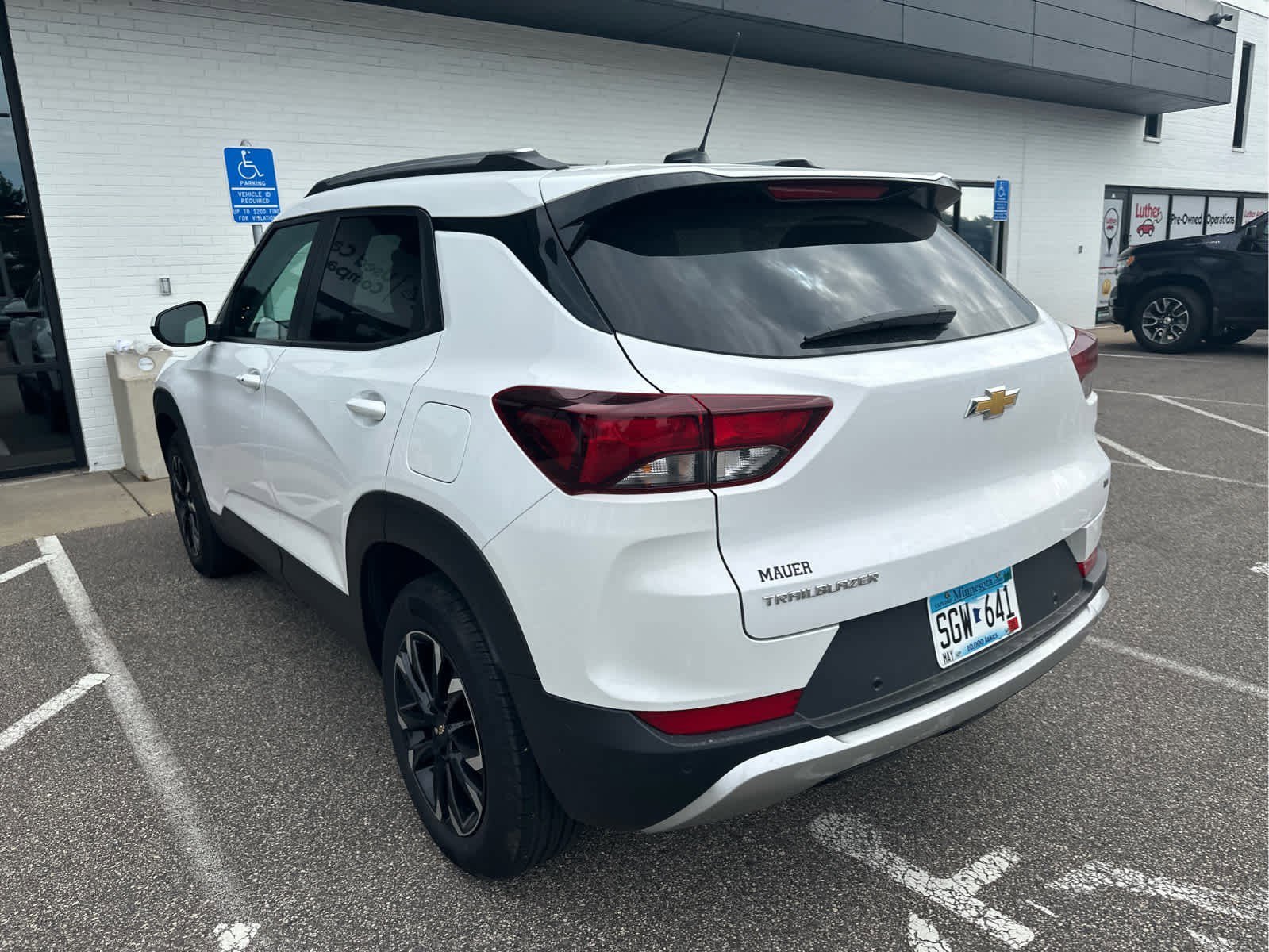 2022 Chevrolet Trailblazer LT photo 2