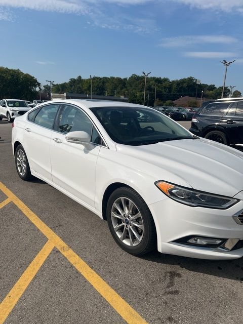 2017 Ford Fusion SE photo 4