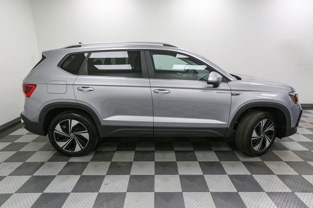 2024 Volkswagen Taos SE photo 7