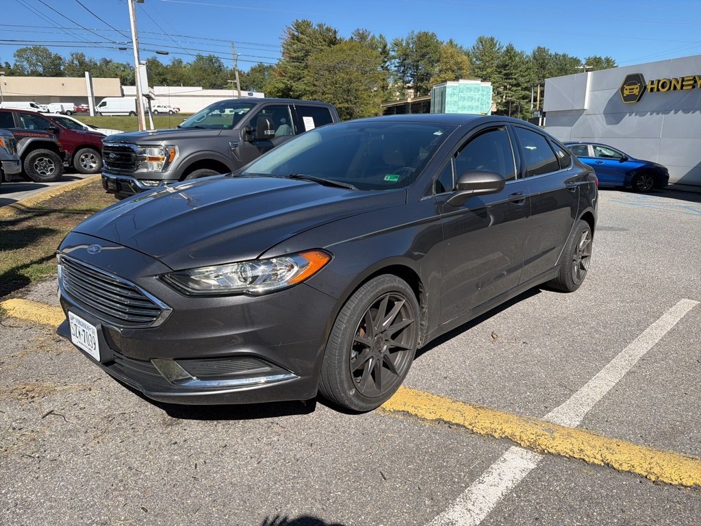 2018 Ford Fusion SE photo 2