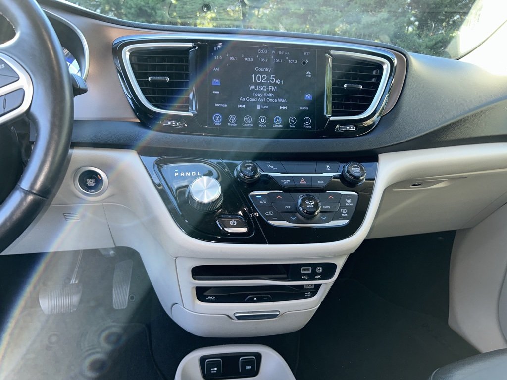 2017 Chrysler Pacifica Touring Plus photo 17