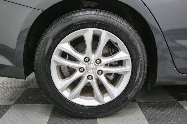 2018 Chevrolet Malibu Hybrid Base photo 16