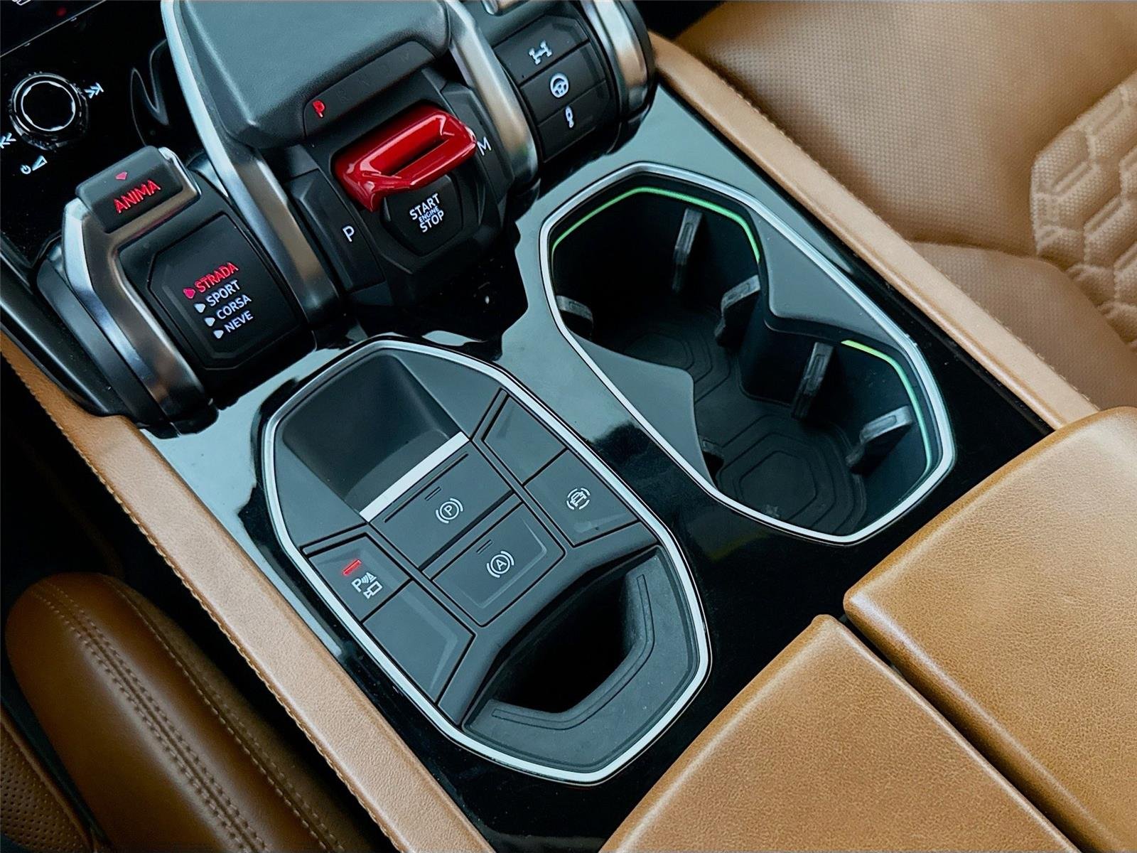 2019 Lamborghini Urus Base photo 18