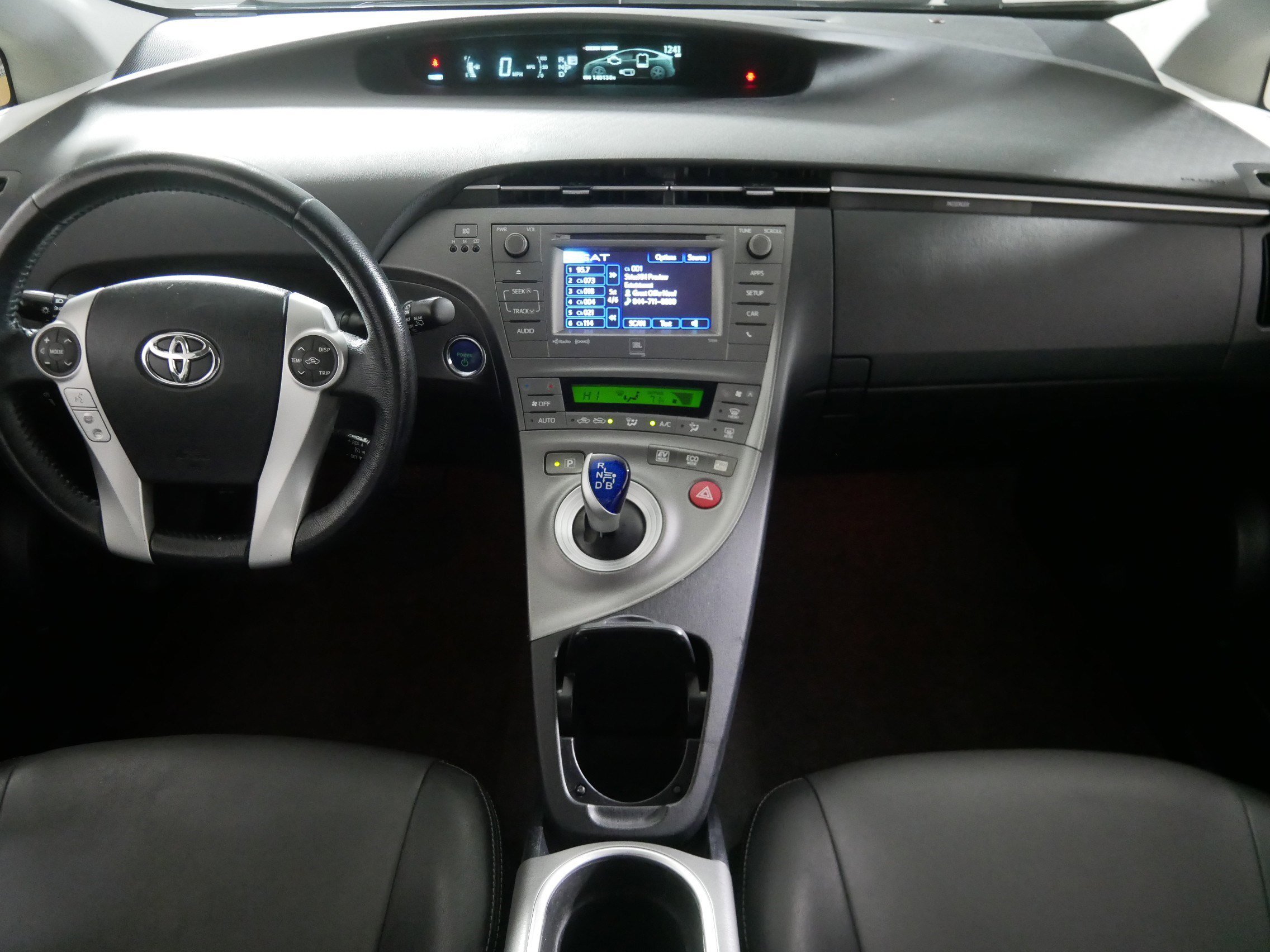 2015 Toyota Prius Five photo 10