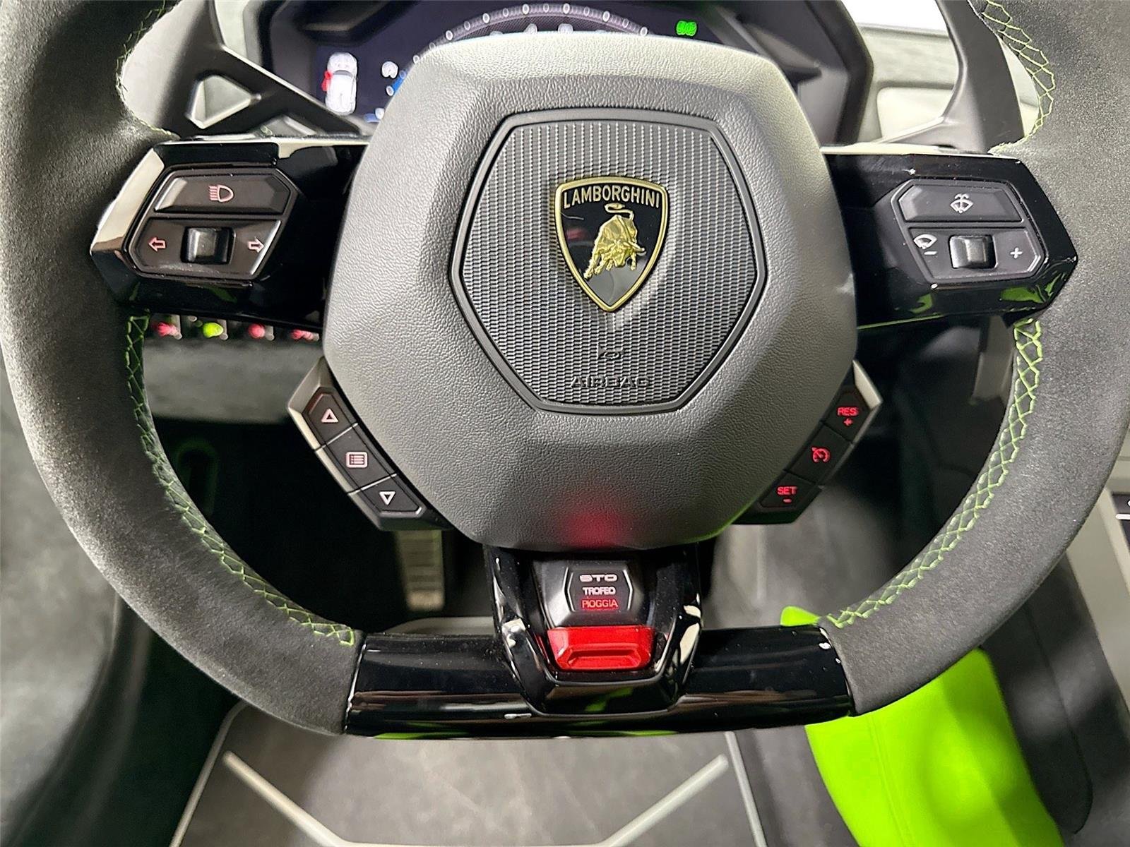 2023 Lamborghini Huracan STO photo 25