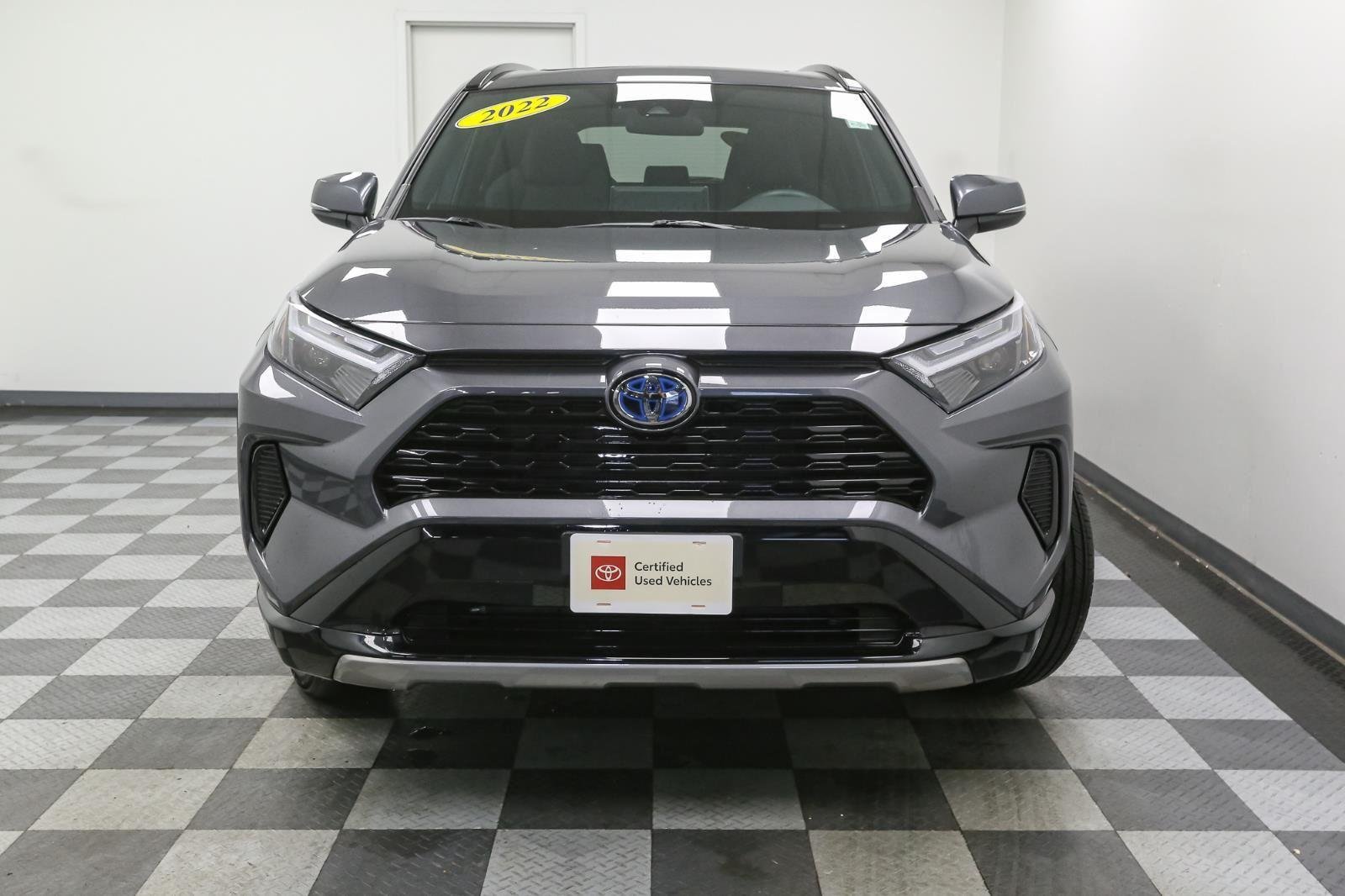 2022 Toyota RAV4 Hybrid SE photo 3