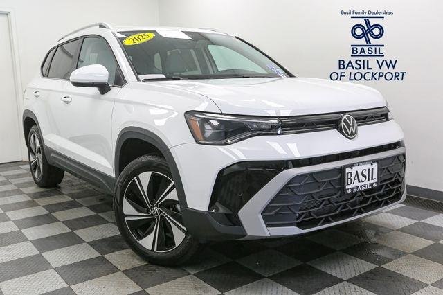 2025 Volkswagen Taos SE photo 2