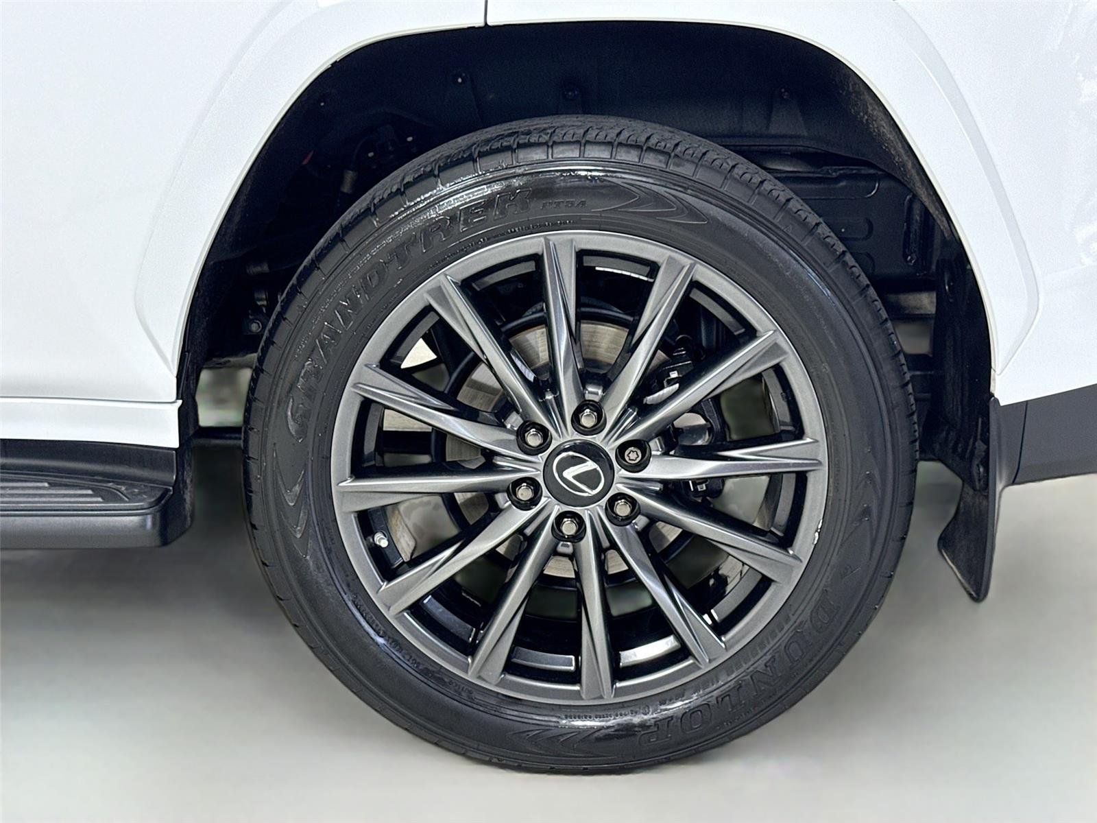 2023 Lexus LX 600 F SPORT photo 36