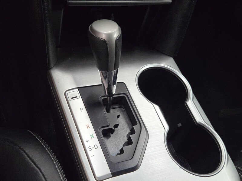 2013 Toyota Camry SE photo 19