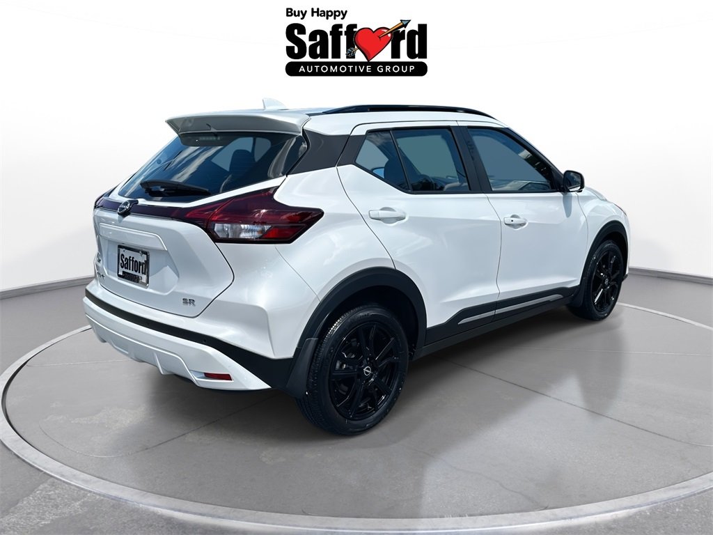 2024 Nissan Kicks SR photo 8