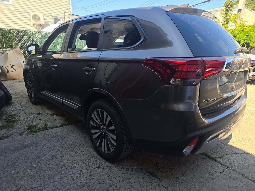 2020 Mitsubishi Outlander ES LE SP SEL Limited photo 3