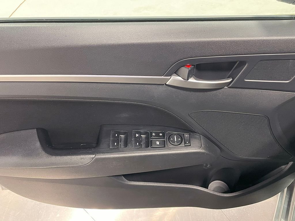 2020 Hyundai Elantra Value Edition photo 14