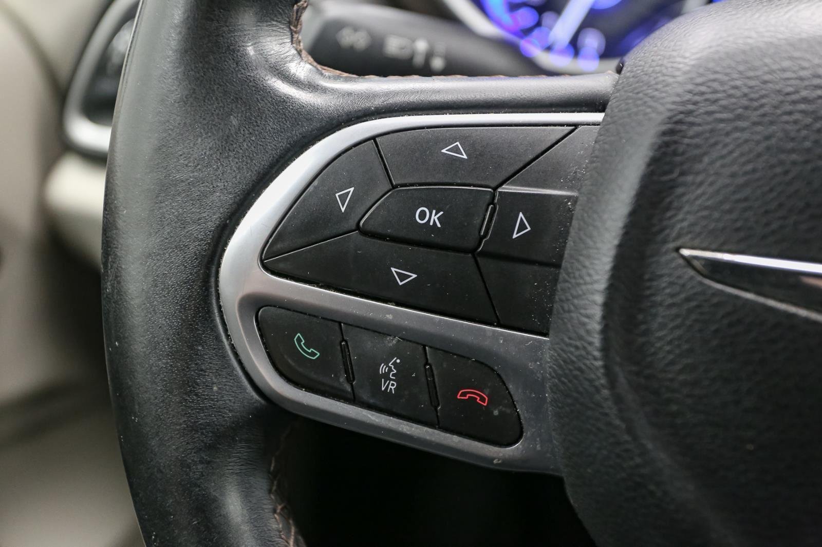 2017 Chrysler Pacifica Touring L photo 30