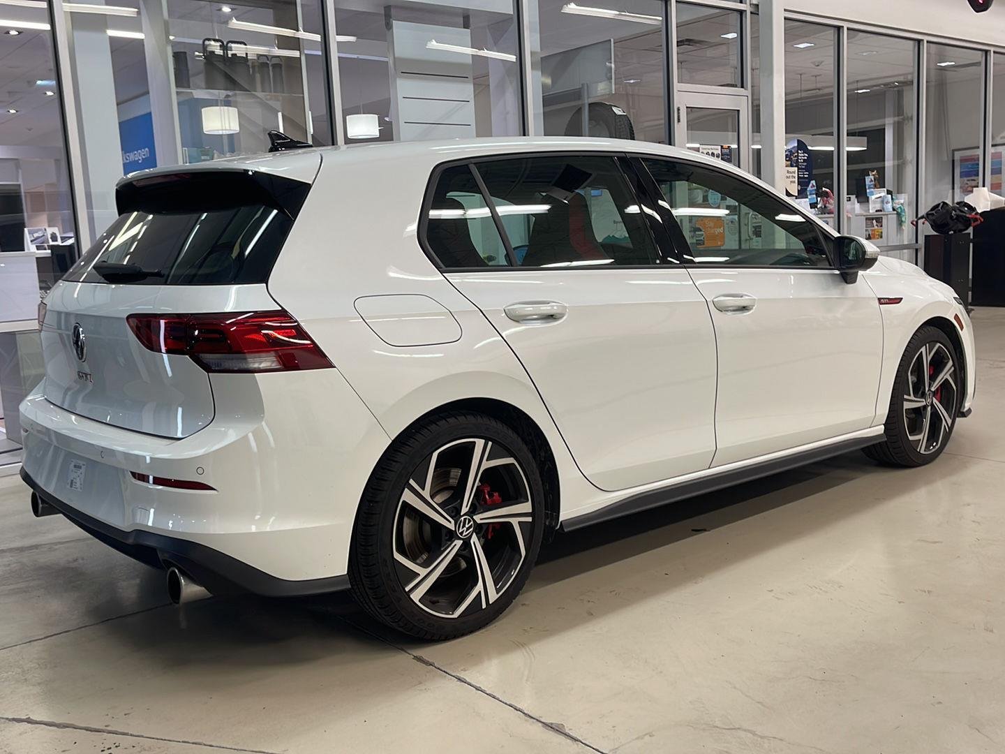 2024 Volkswagen Golf GTI SE photo 4