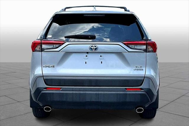 2023 Toyota RAV4 Hybrid XLE Premium photo 4