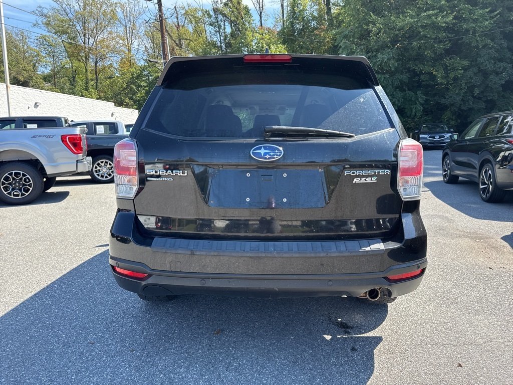 2017 Subaru Forester 2.5i Touring photo 4