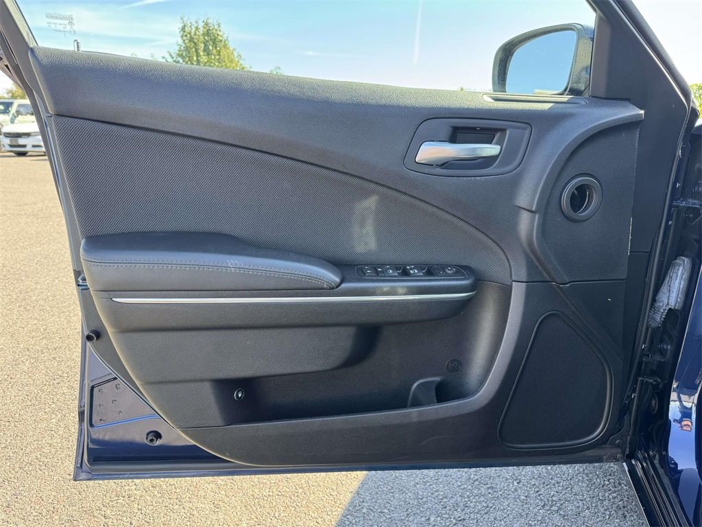 2016 Dodge Charger SE photo 23