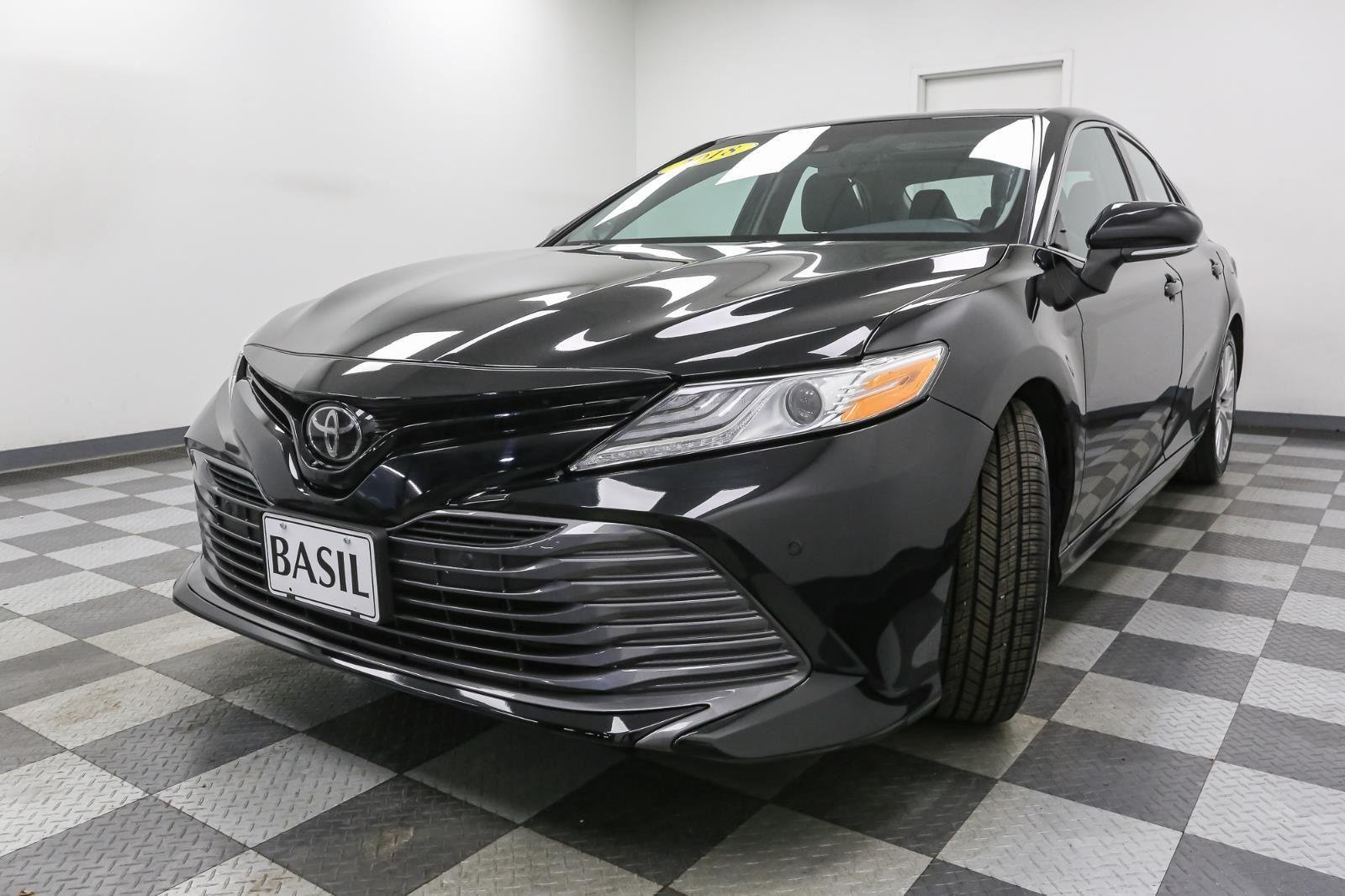 2018 Toyota Camry XLE photo 2