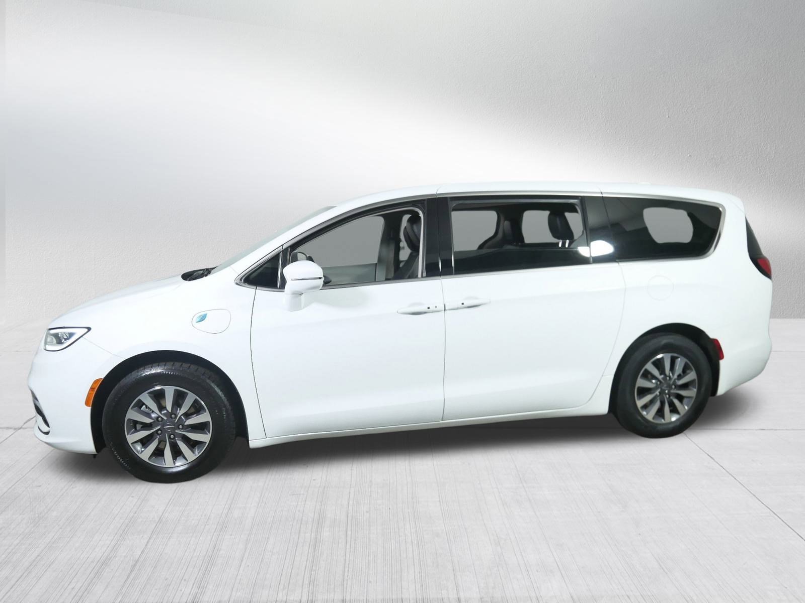 2022 Chrysler Pacifica Hybrid Touring L photo 4