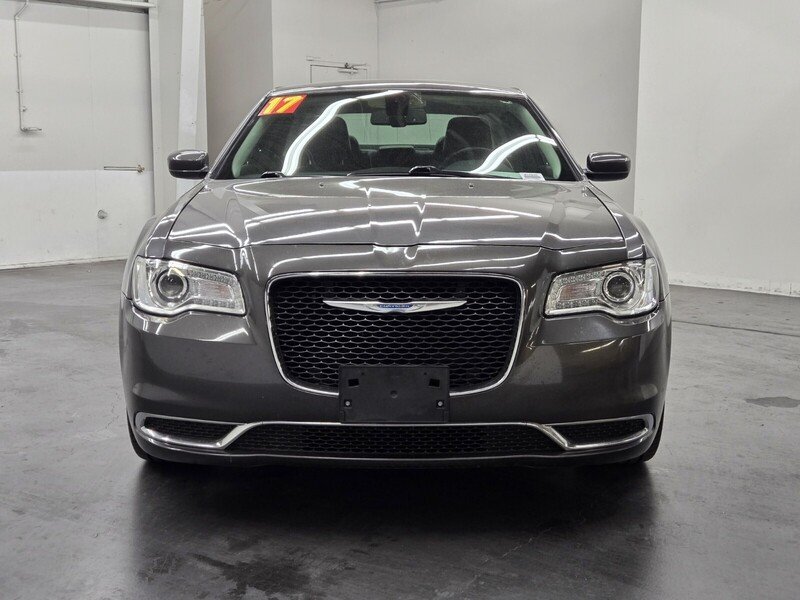 2017 Chrysler 300 Limited photo 4