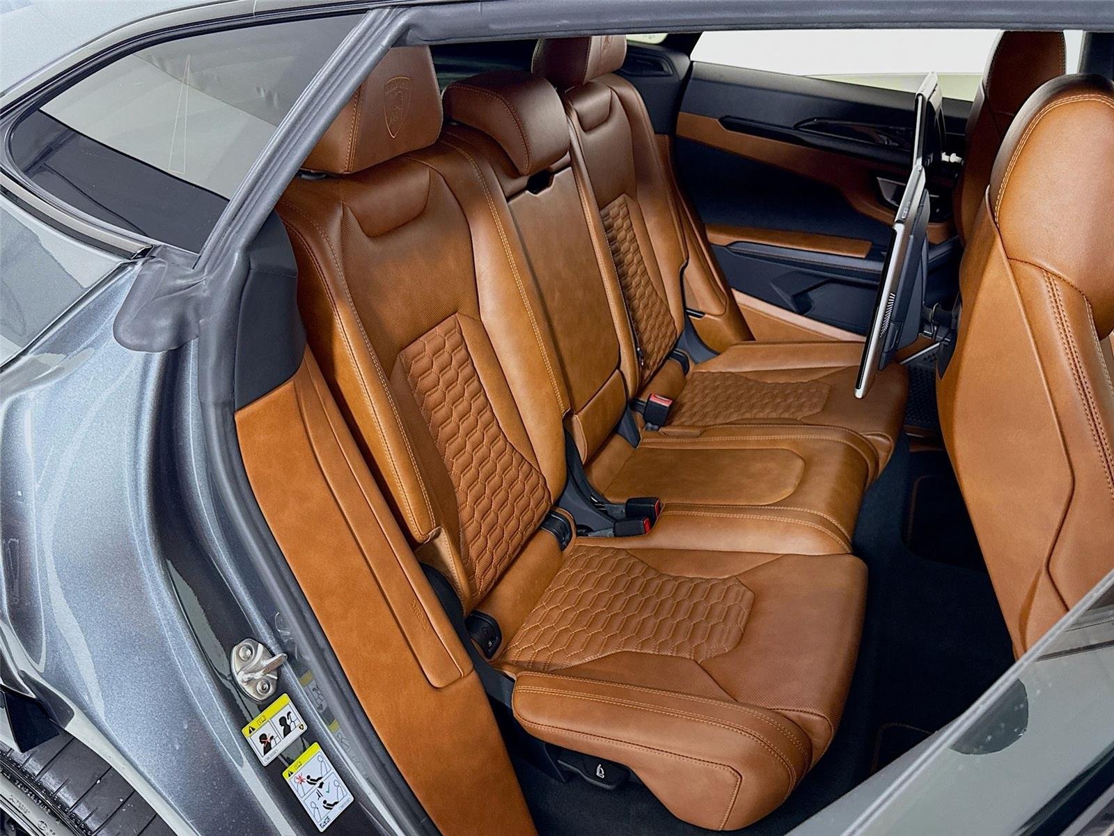 2019 Lamborghini Urus Base photo 26