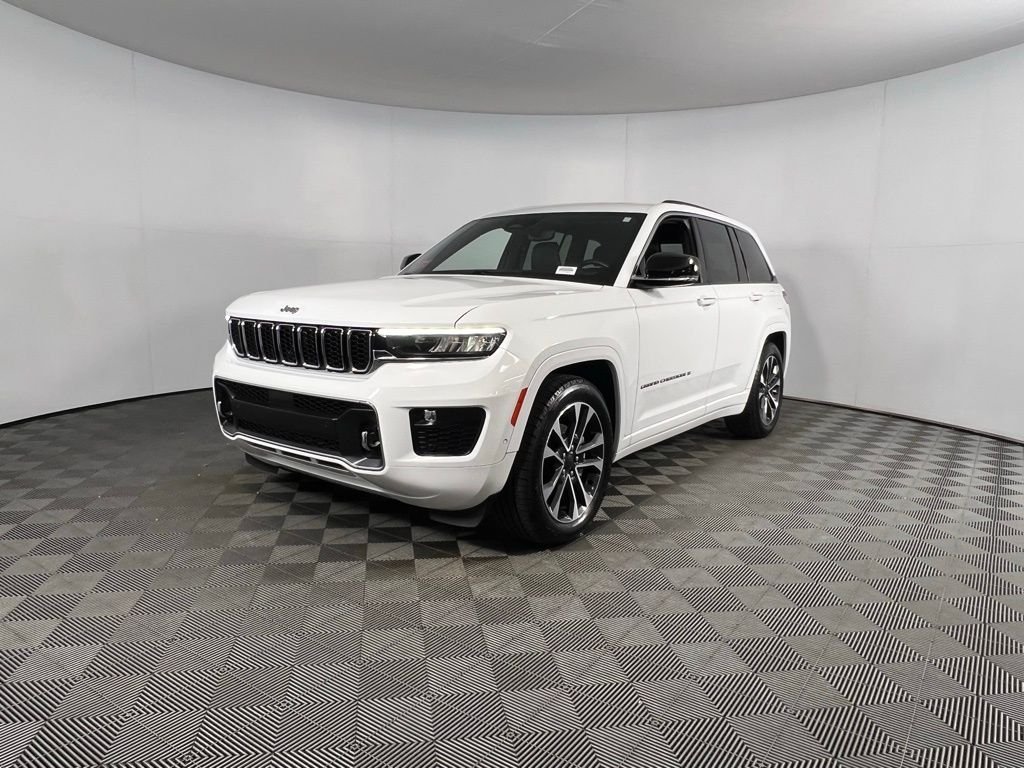 2022 Jeep Grand Cherokee Overland photo 2
