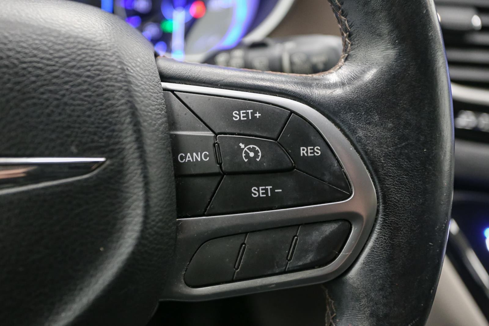 2017 Chrysler Pacifica Touring L photo 31