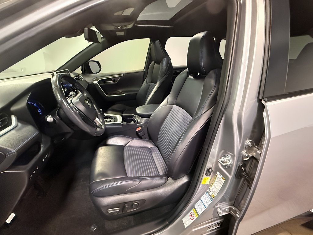 2019 Toyota RAV4 Hybrid XSE photo 8